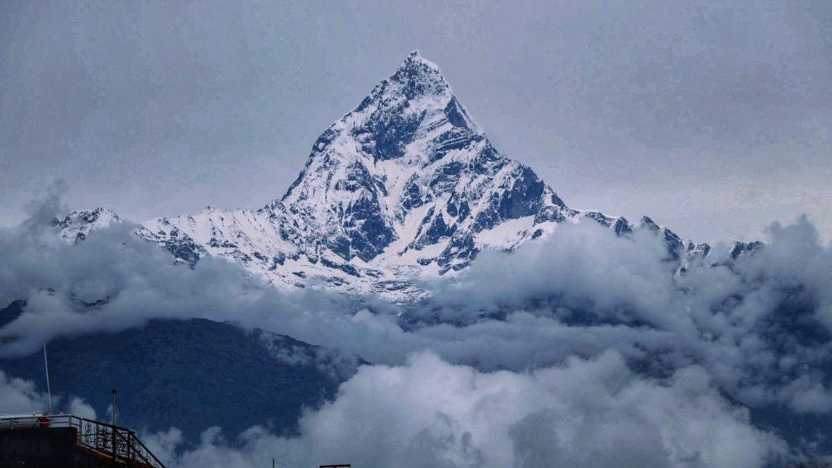 सबैकाे मन हर्ने माछापुच्छ्रे हिमाल